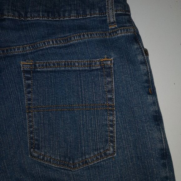 L.L. Bean Ladies Size 16 Classic Fit Straight Leg Medium Wash  Blue Jeans - Picture 5 of 9